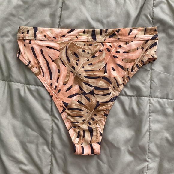 Billabong Three Piece Botanical Bikini - Picture 7 of 8